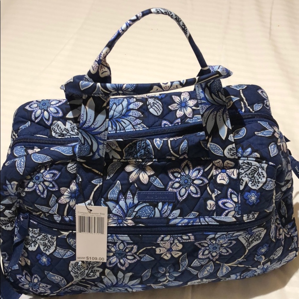 NWT. Vera Bradley Compact Traveler Bag.